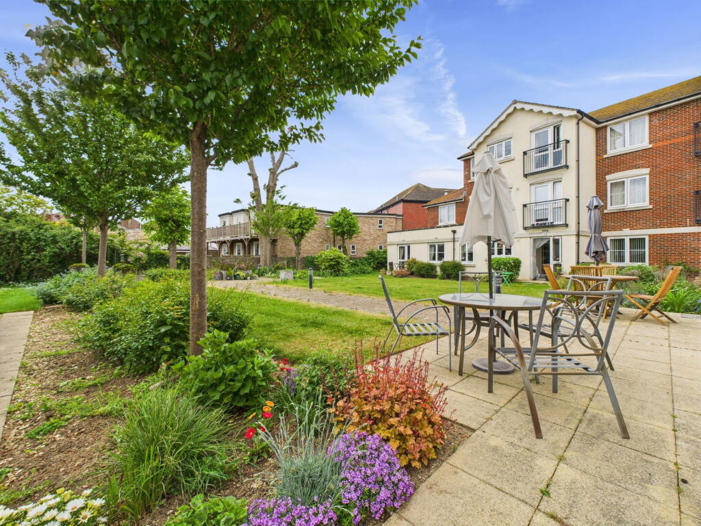 Cambridge Lodge, 10, Southey Road, Worthing, BN11 3HT photo 2