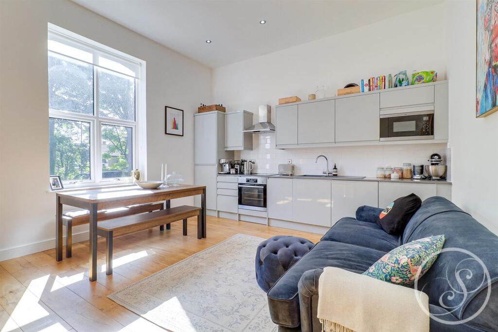Apartment in Leeds, West Yorkshire - View 2