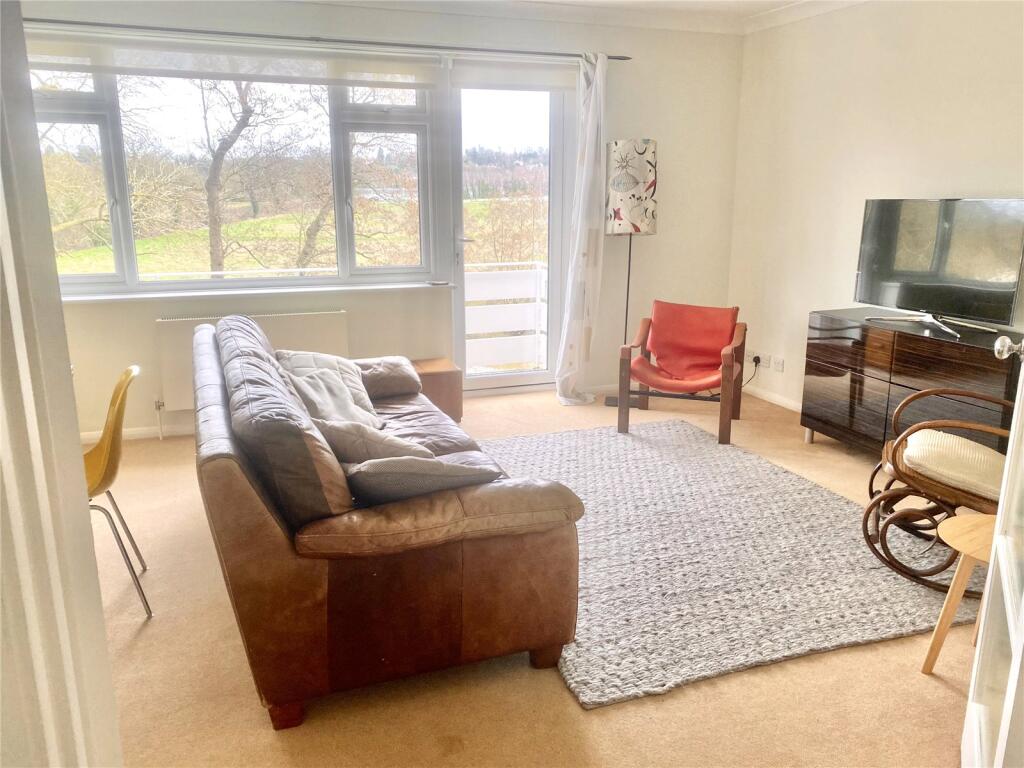 Apartment in Elmbridge, Surrey - View 3