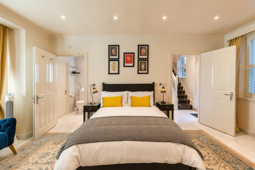 Apartment in Canterbury - View 3