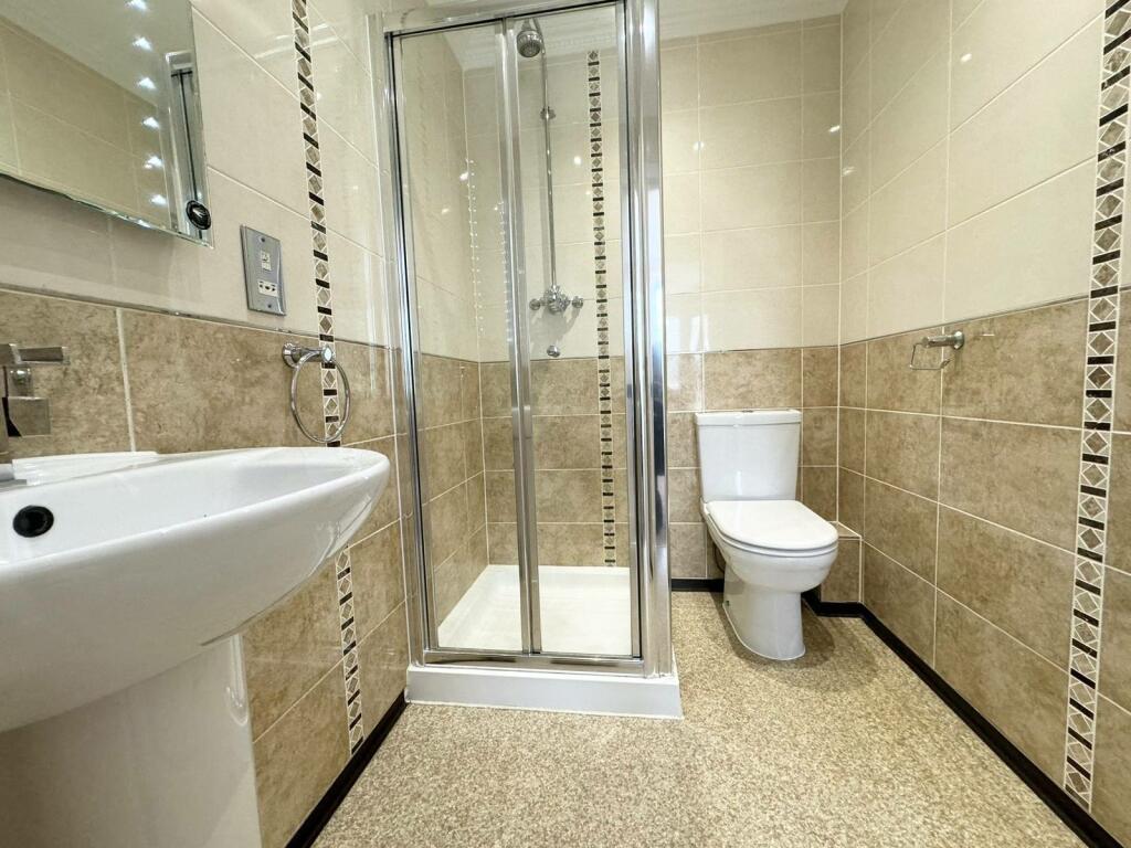 Apartment in Enfield - View 5