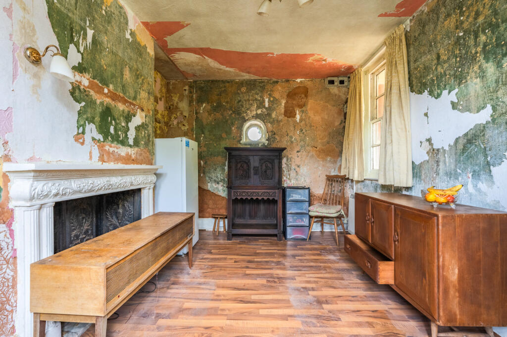 House in Worcester - View 5