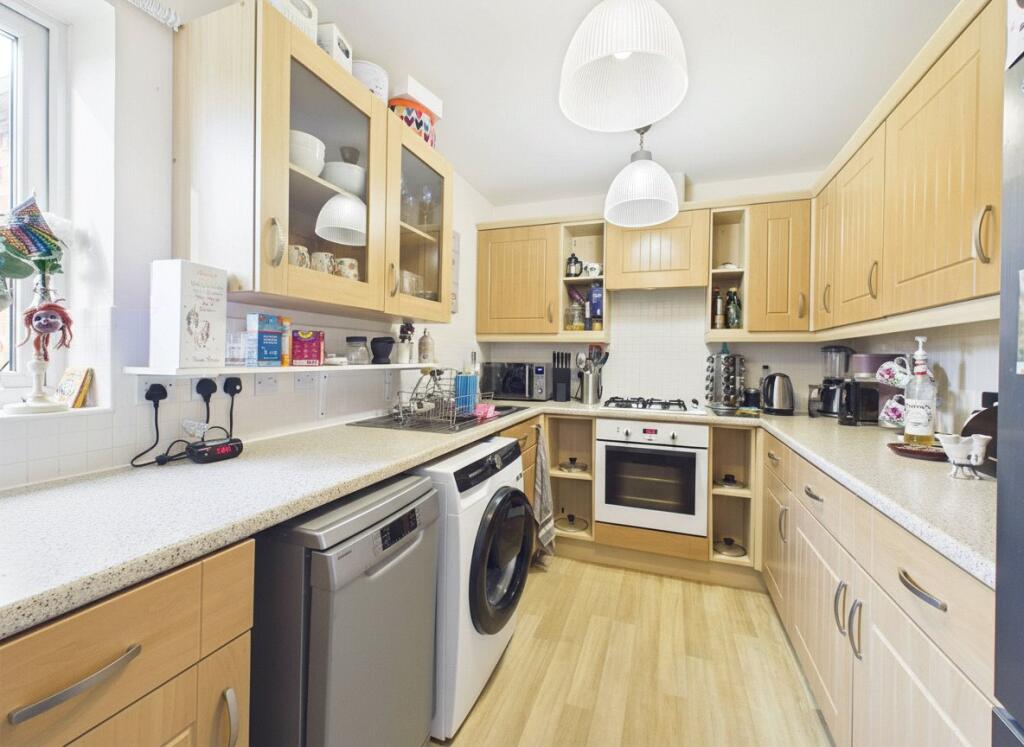 Popham Close, Tiverton, Devon, EX16 photo 3
