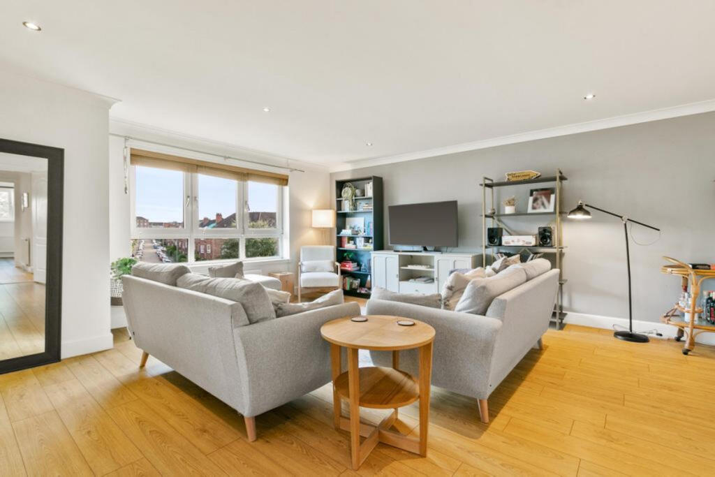 Apartment in Glasgow - View 3