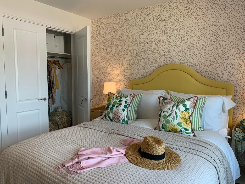 Main image of property: Gales Rise,
Horndean,
Waterlooville,
PO80WU