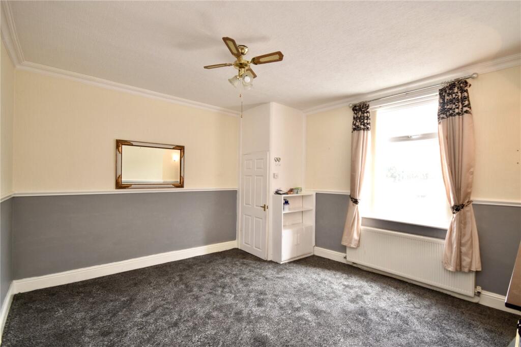 Grains Road, Shaw, Oldham, Greater Manchester, OL2 photo 3
