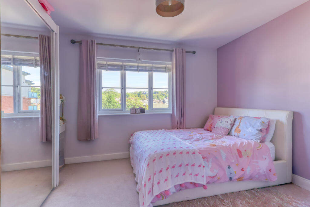 House in Hemel Hempstead - More