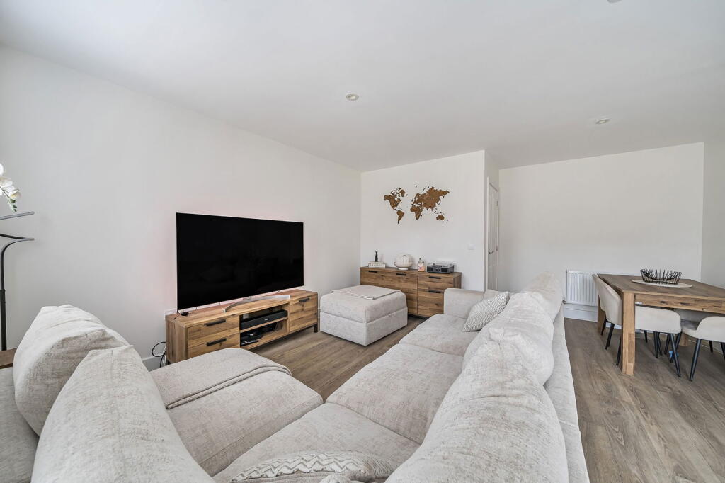 Wallace Avenue, Boorley Green, Southampton, SO32 photo 3