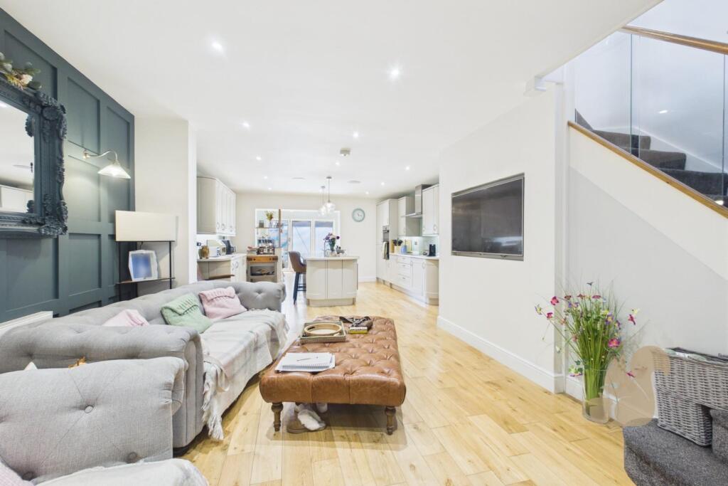 Main image of property: Frinton Road, Kirby Cross, Frinton-On-Sea