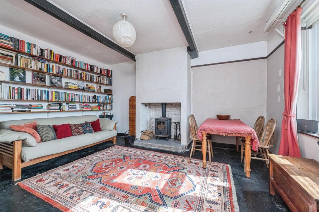 House in Huddersfield - View 3