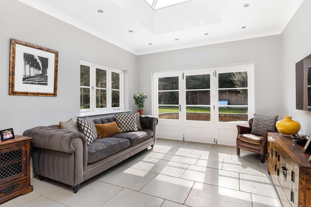 House in Slough - View 4