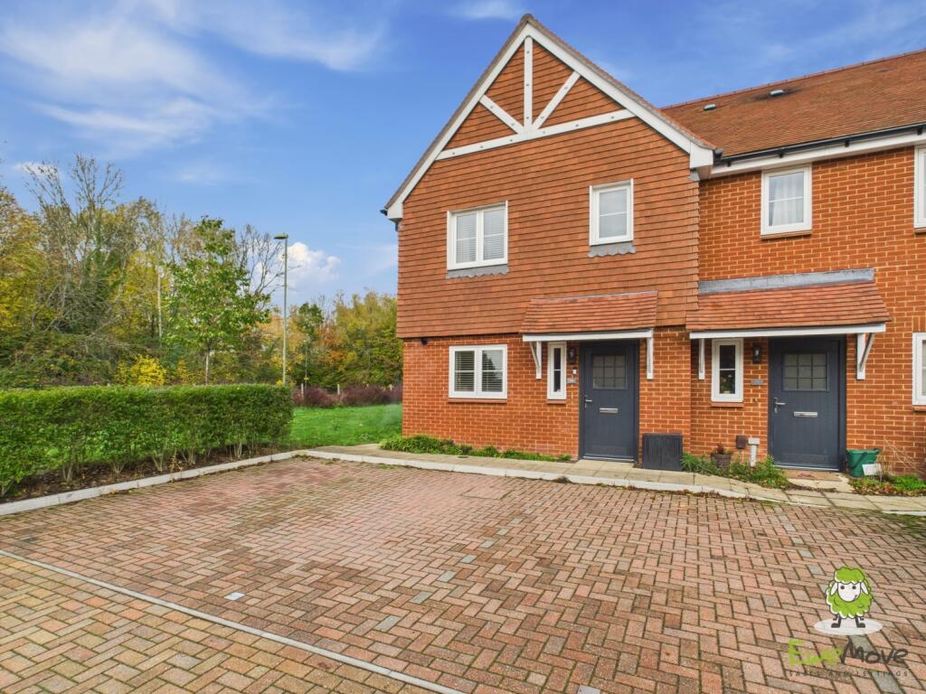 3-bed terraced on Fishbourne Gardens Chineham, Basingstoke, Hampshire, RG24, £410,000