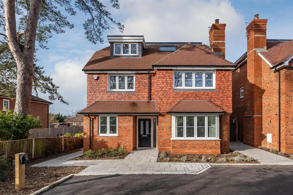 Main image of property: LEATHERHEAD ROAD, BOOKHAM, KT23