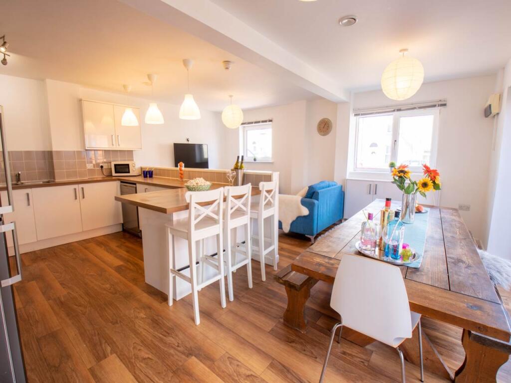 Main image of property: Rooms Available in 4 Saxton Court, Gillingham,