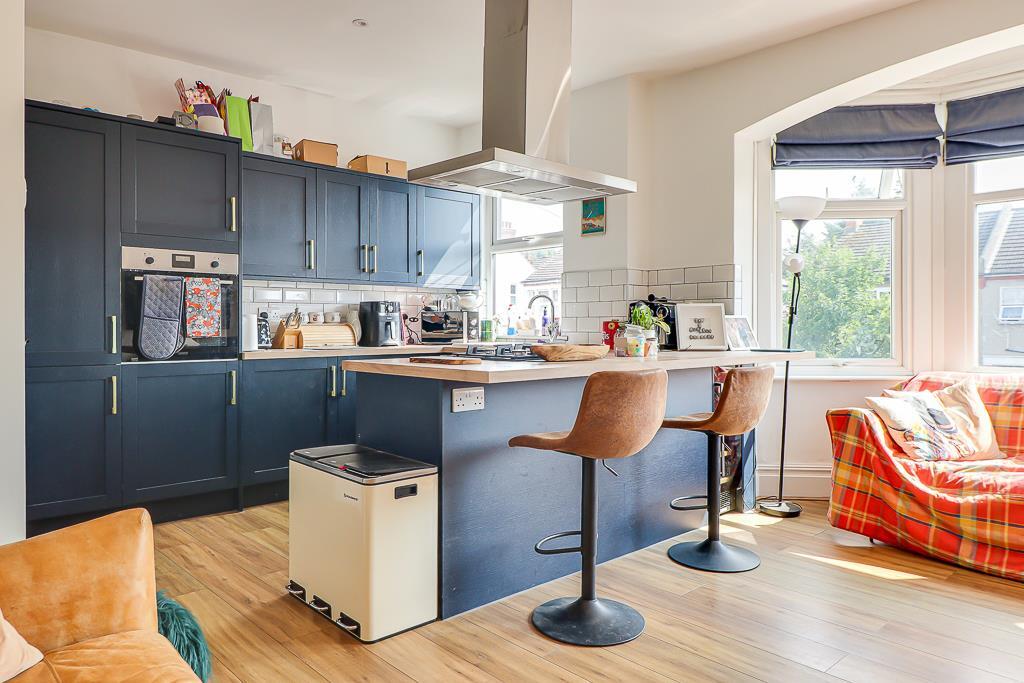Apartment in Southend-on-Sea - View 5