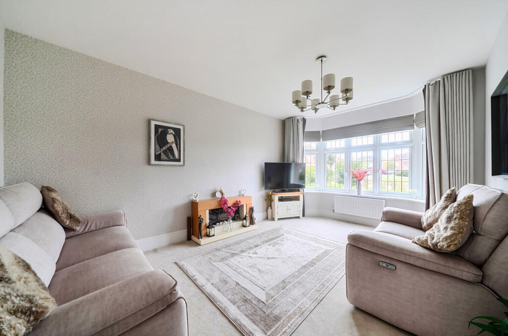 Sapphire Road, Abbey Farm, Swindon, SN25 photo 3