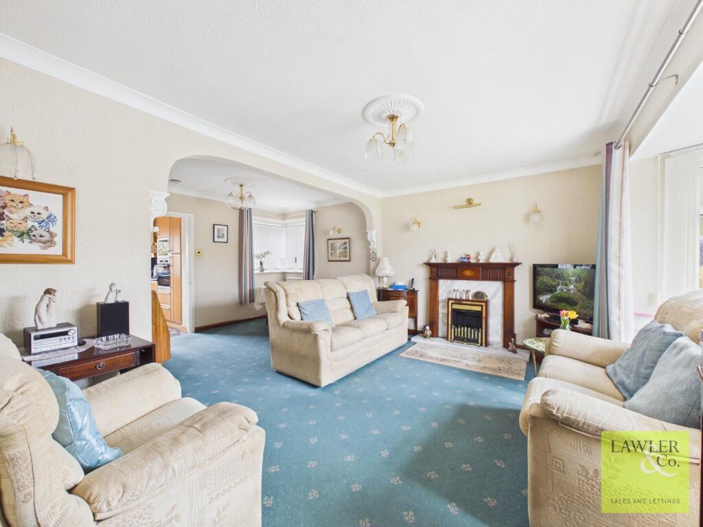 Sandringham Drive, Poynton, Stockport, Cheshire, SK12 1JQ photo 3