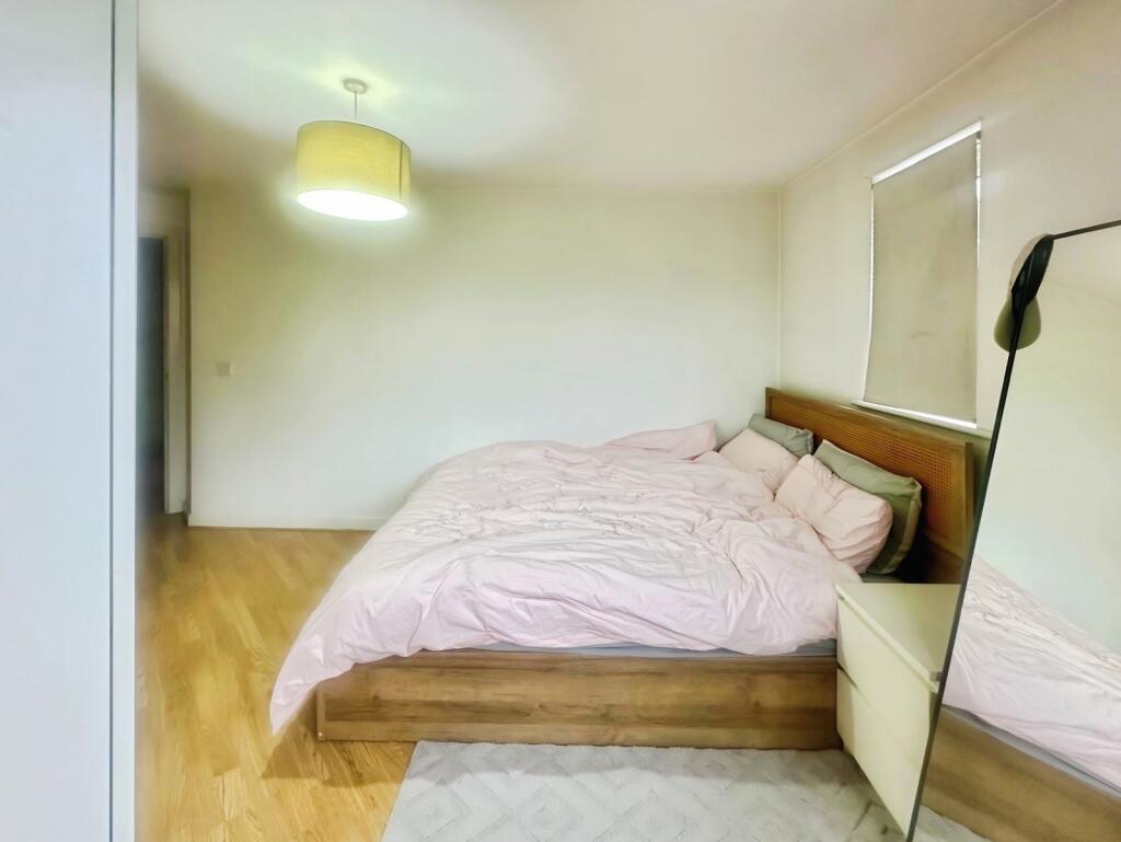 Apartment in Salford, Greater Manchester - View 5