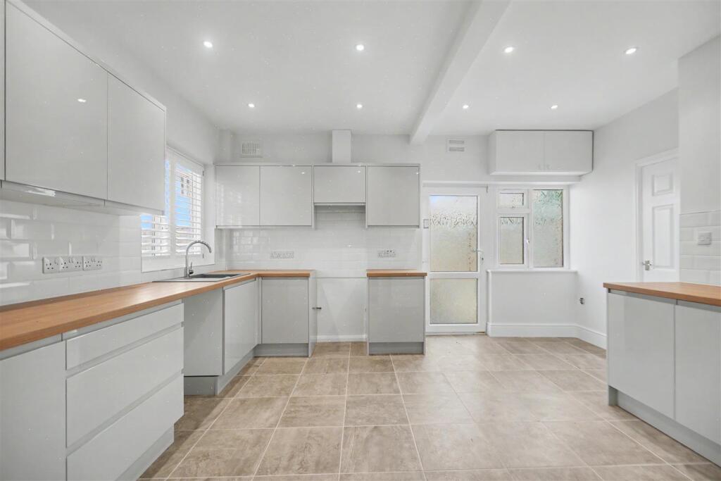 Trowell Grove, Long Eaton - View 4