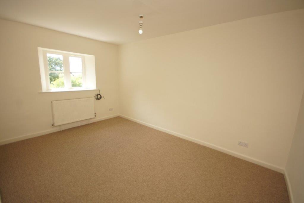 House in Gloucester - View 5