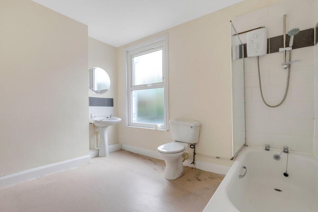 House in Nottingham, Hyson Green - More