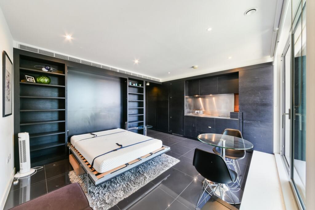Studio flat for rent