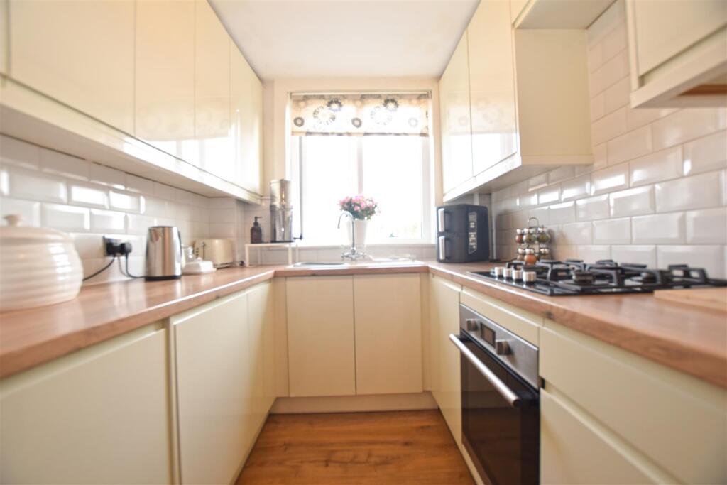 Church Road, Middleton, Manchester photo 4