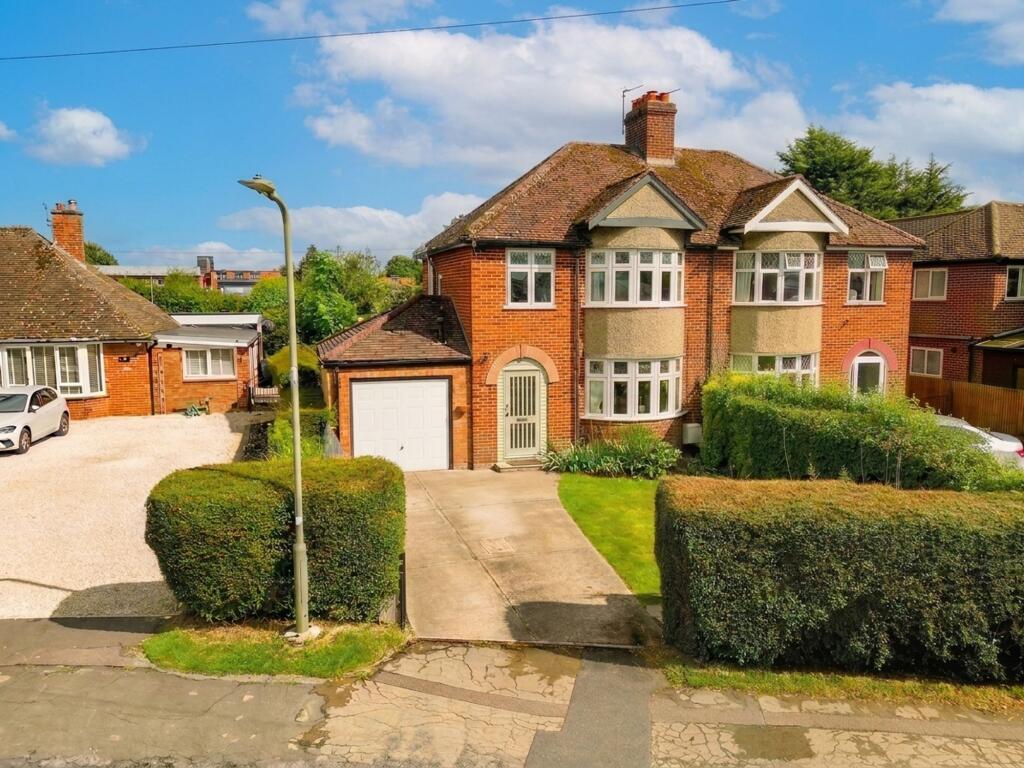 Main image of property: Queens Road, Thame, OX9
