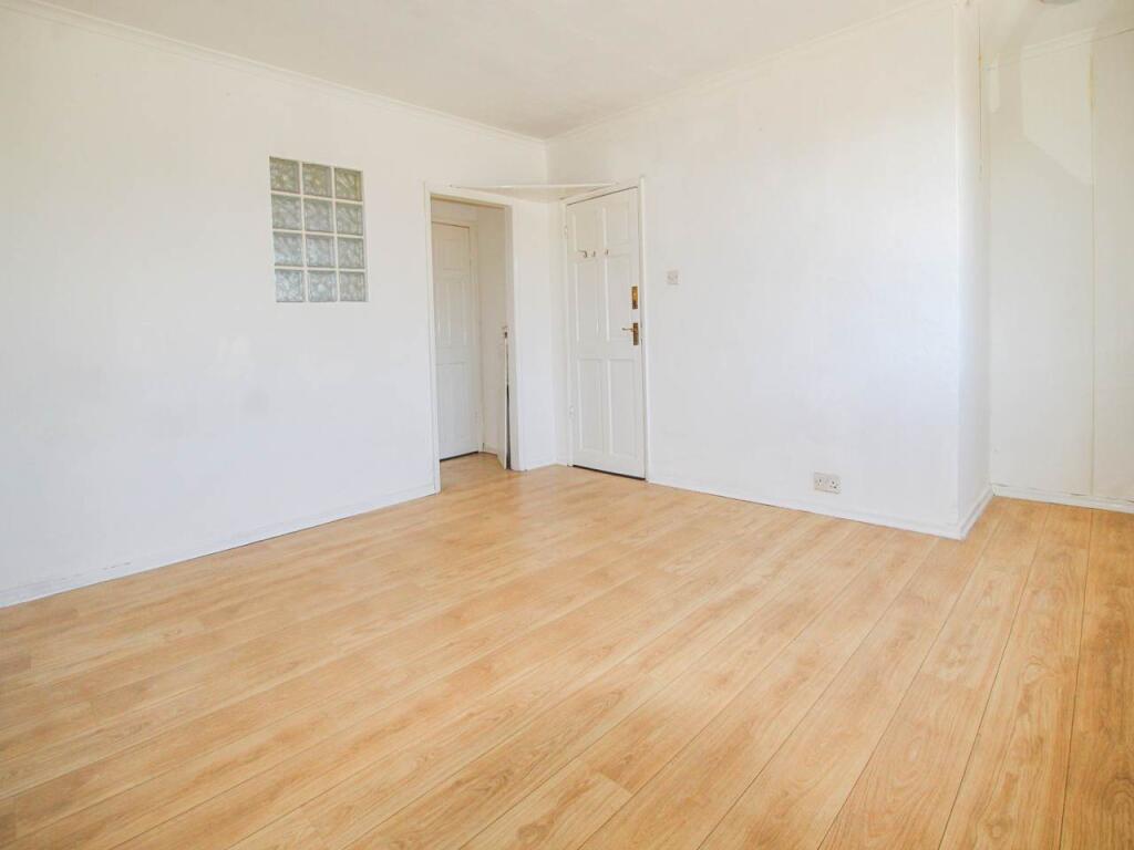 Apartment in Southall - View 3