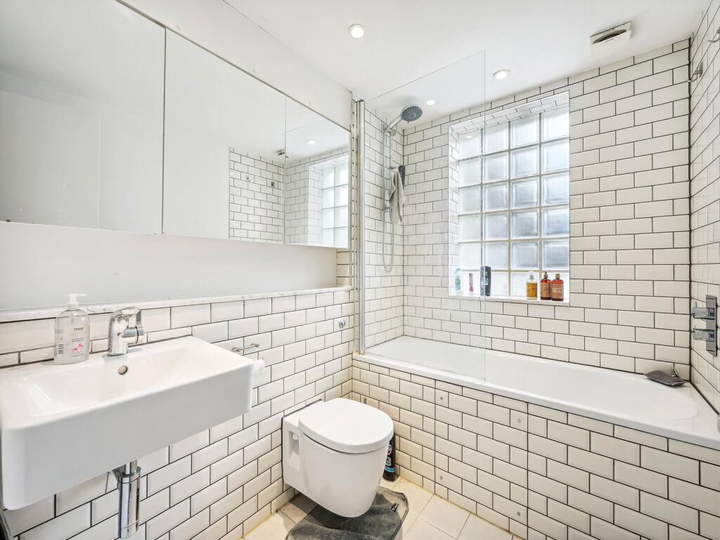 Apartment in London, Chinatown - More