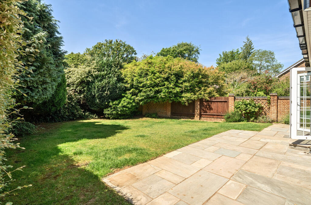 Phillips Close, Bargate Wood, Godalming, Surrey, GU7 - View 4