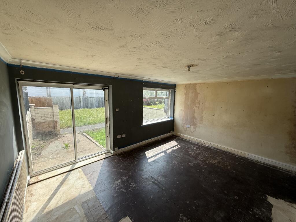 House in Nottingham, Crabtree Farm Estate, Cinderhill - View 3