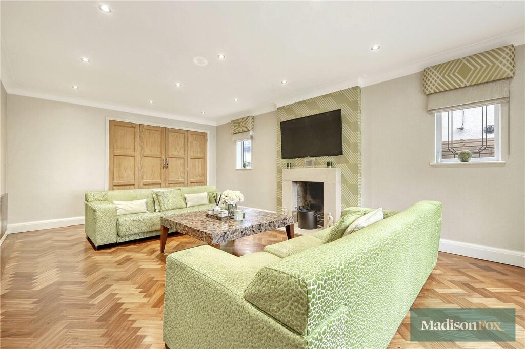 Millwell Crescent, Chigwell, Essex, IG7 – pohled 2