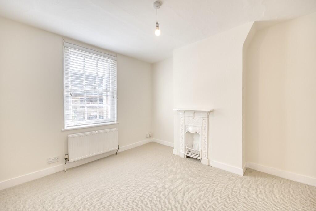 Cowleaze Road, Kingston upon Thames photo 3
