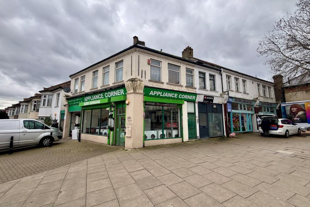 Main image of property: Flat 2, 302A Stanstead Road, London, Lewisham, SE23 1DE