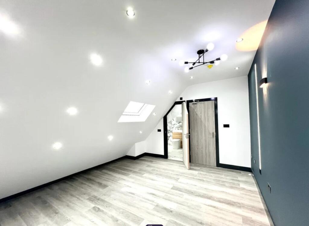House in Twickenham - View 4