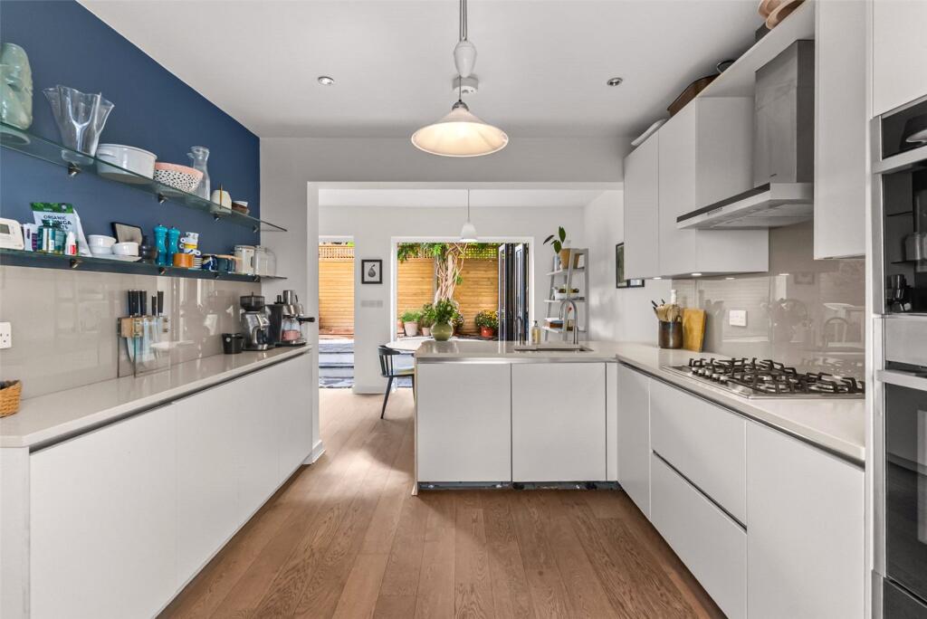 House in Twickenham - View 5
