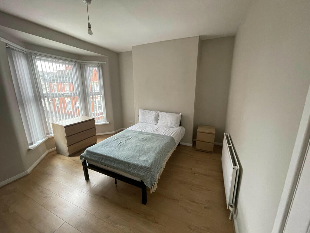 House in Liverpool, Kensington Fields, Kensington - More