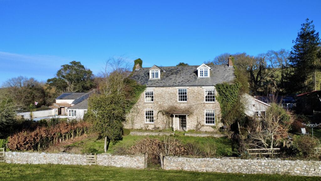 Main image of property: Farm House, Snodwell Farm, Post Lane, Cotleigh, Honiton, Devon EX14 9HZ