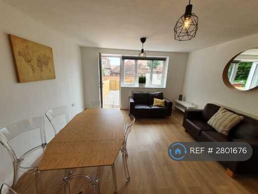 5 bedroom terraced house for rent