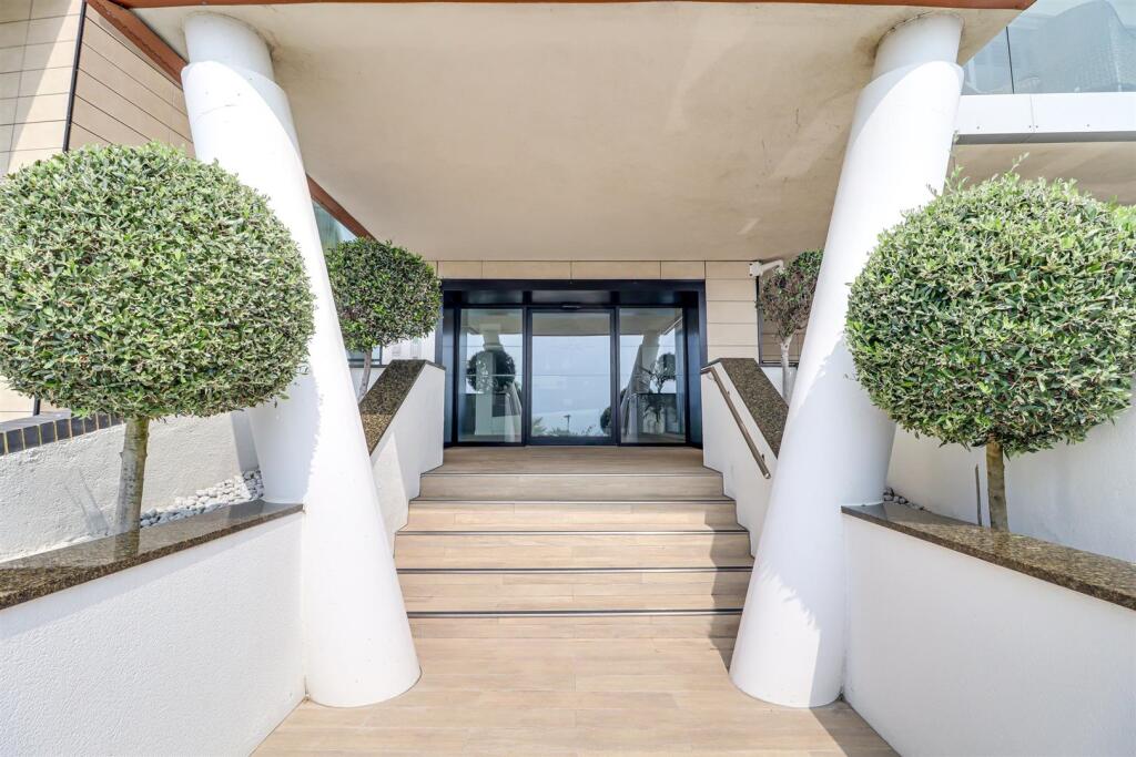 Apartment in Southend-on-Sea, Essex - View 2