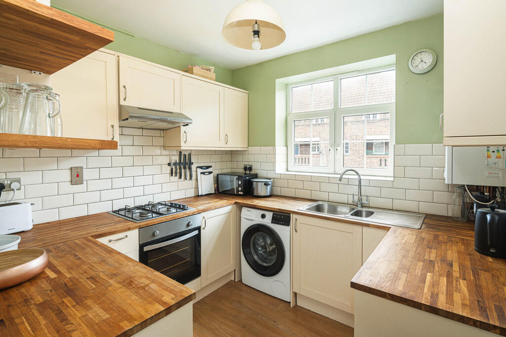 Newark House photo 2