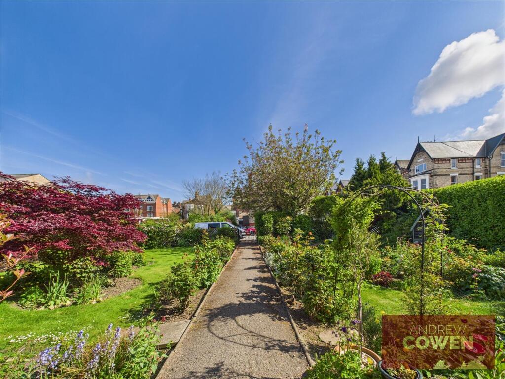 Esplanade Road, Scarborough photo 3