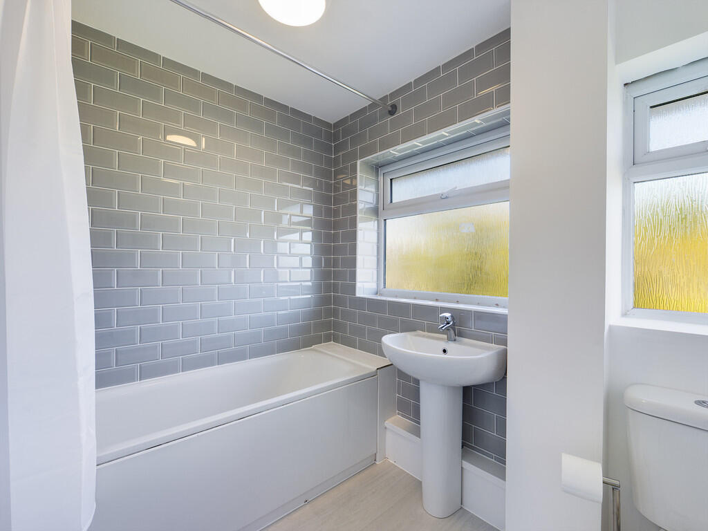 House in Crawley, Langley Green - More