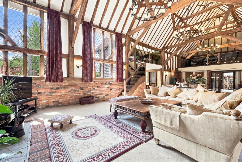 West Barn - Hunsdon - Five Bedrooms + Annexe photo 2