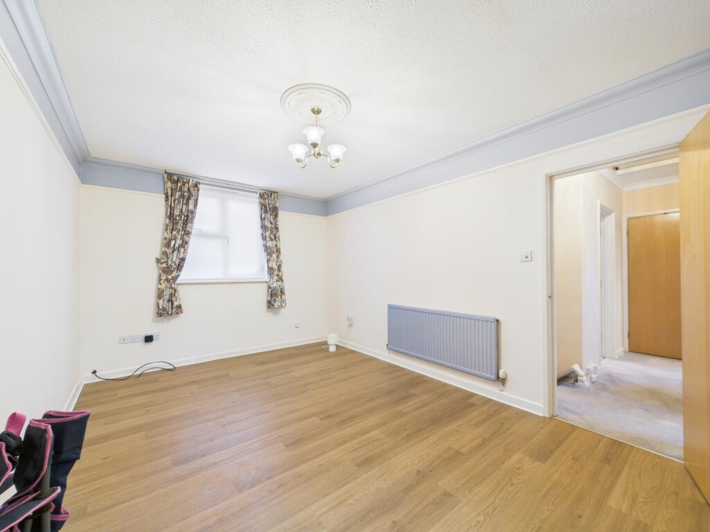 Apartment in Gloucester - View 2