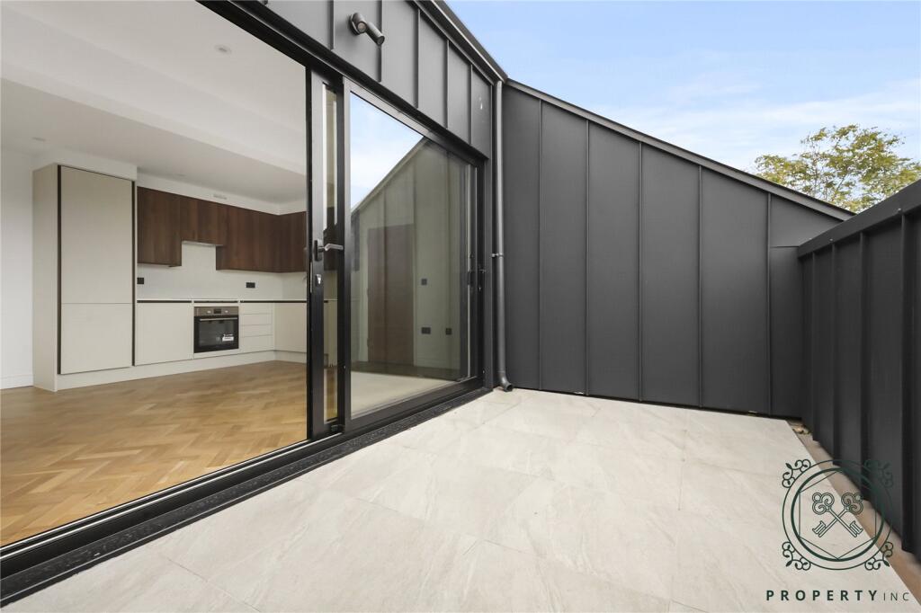 Apartment in London, Caledonian Estate, Barnsbury - View 2
