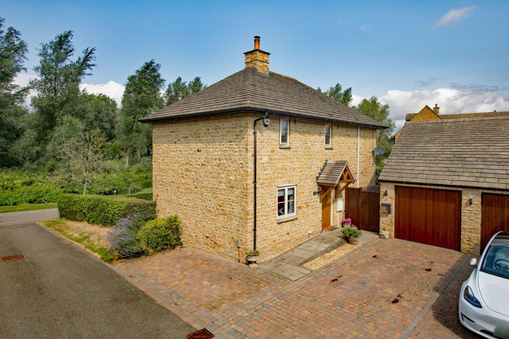 3-bed detached on Deenethorpe, Corby, Northamptonshire, NN17 3EP, £450,000