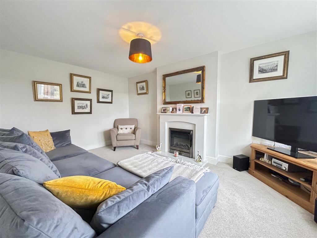 House in Dorchester, Chickerell - More