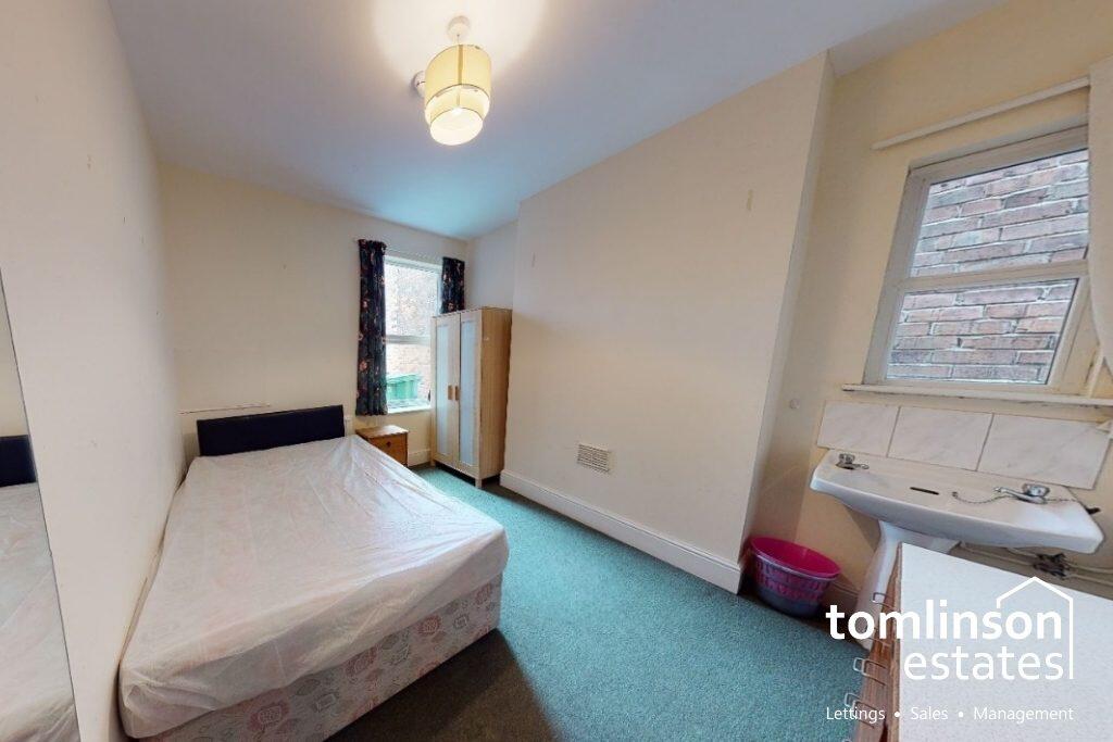 House in Nottingham - View 5